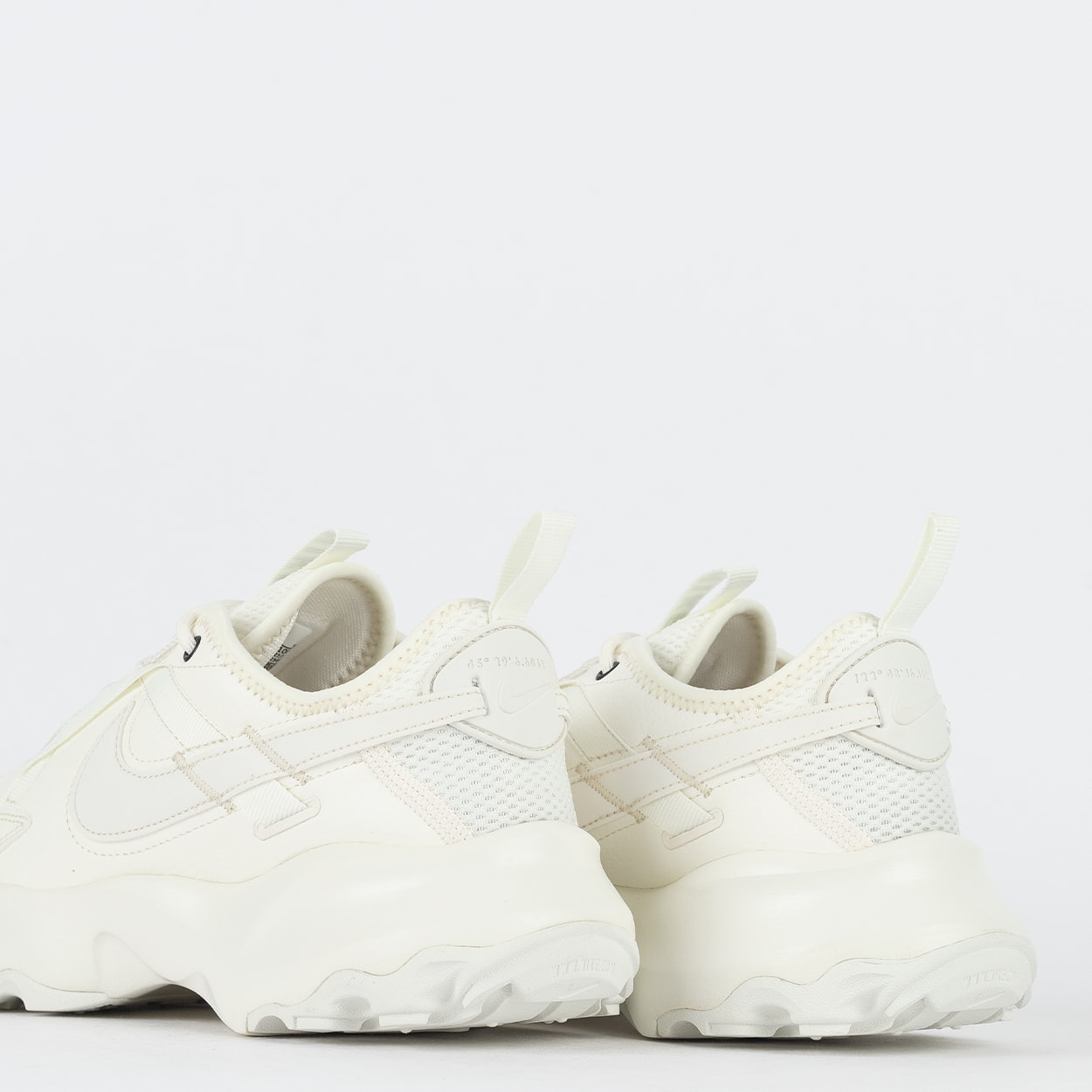 Tênis Nike TC 7900 Sail DD9682-100