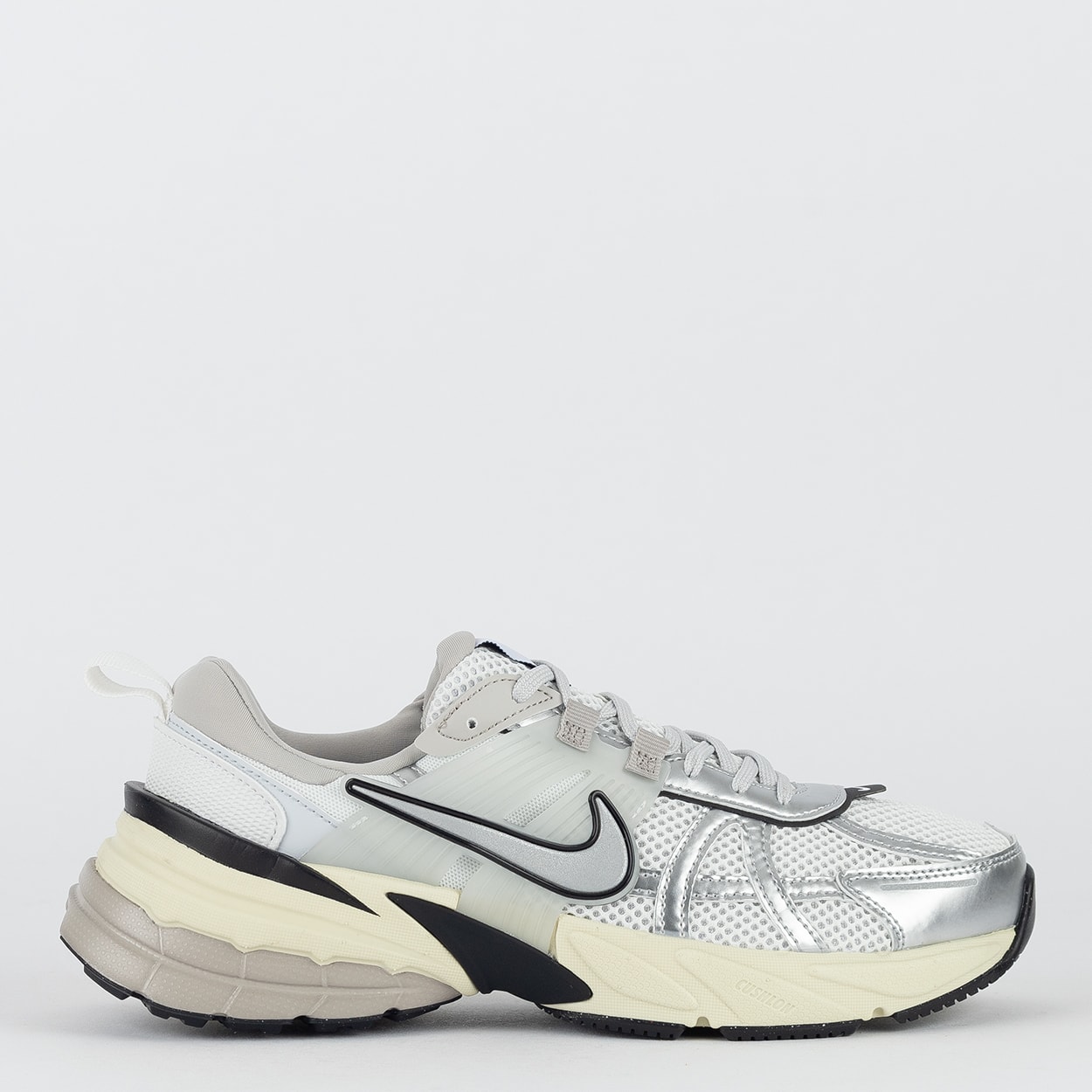 Tênis Nike V2K Run Summit White Metallic Silver FD0736-100