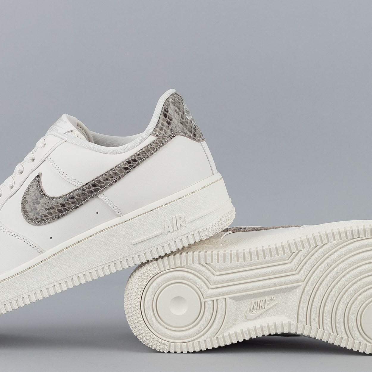 Nike hot sale van phantom