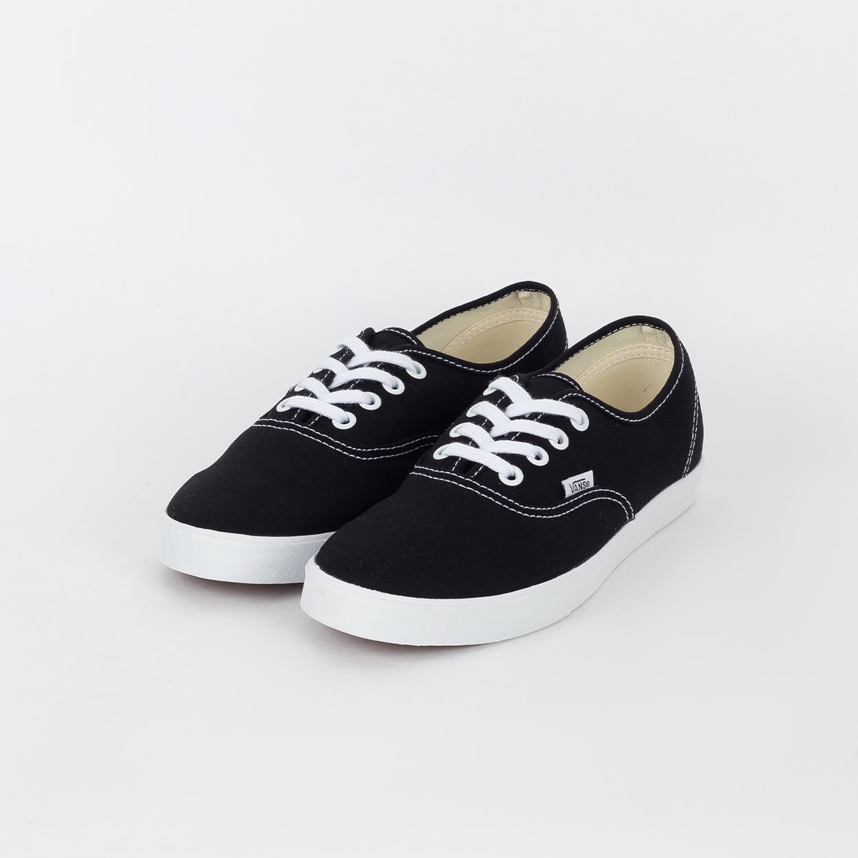 Tênis Vans Authentic Lowpro Black White VN000D04BZW