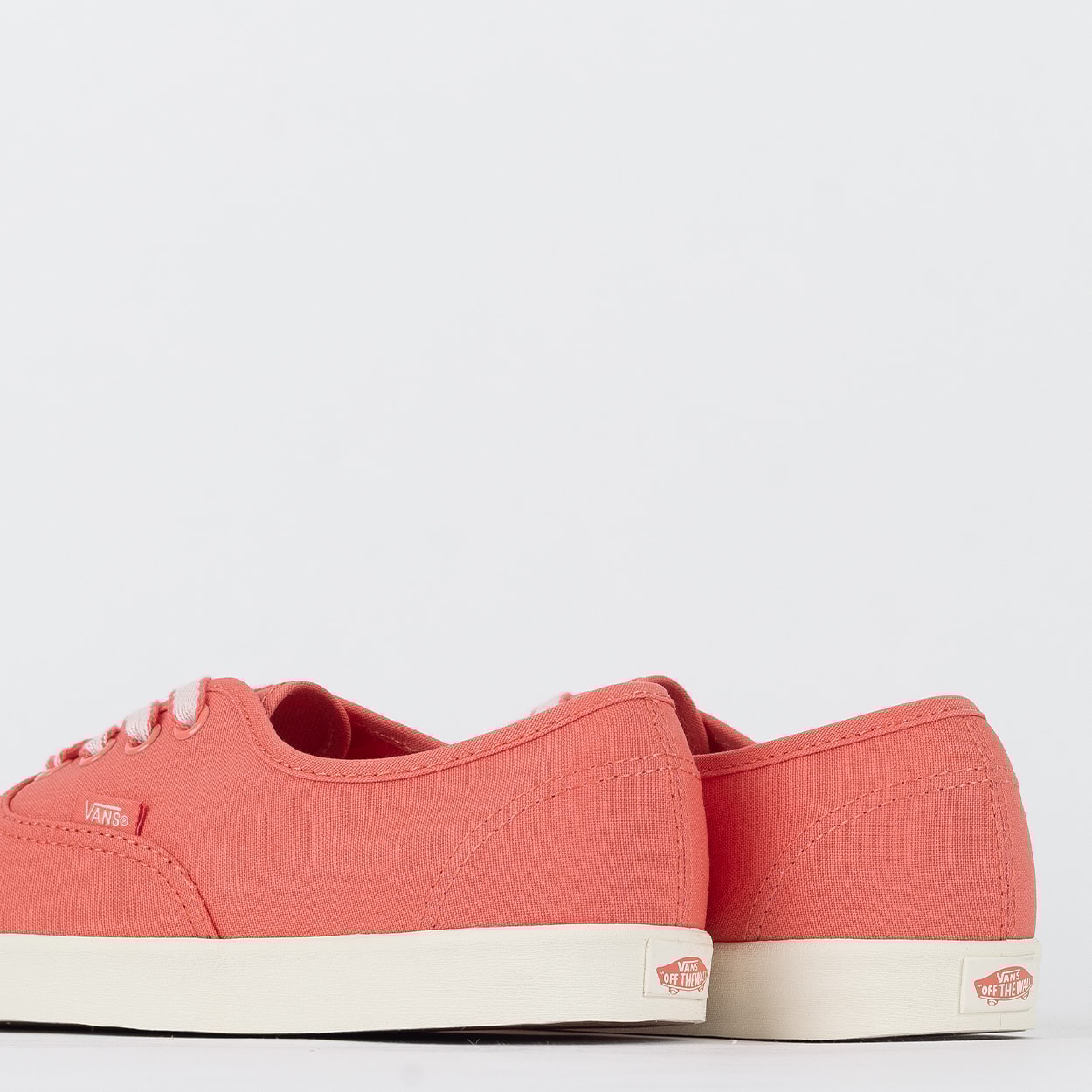 Tênis Vans Authentic Lowpro Outlines Porcelain Rose VN000D04D6Z