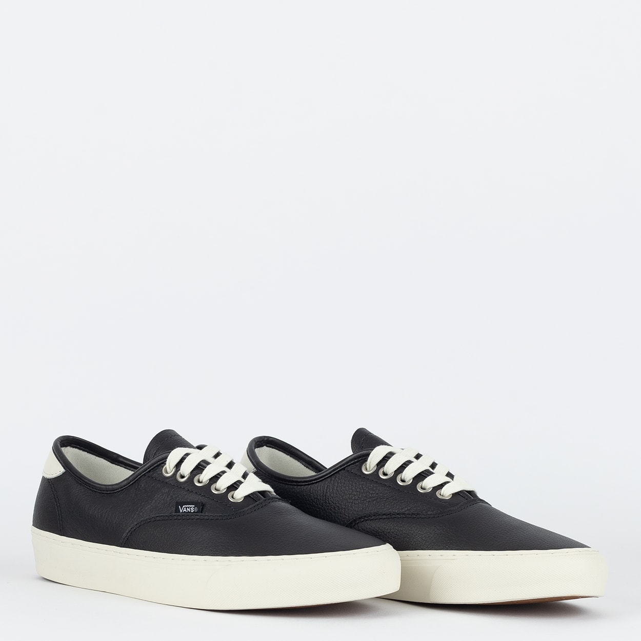 Tênis Vans Authentic Lux Black VN000CZKBLK