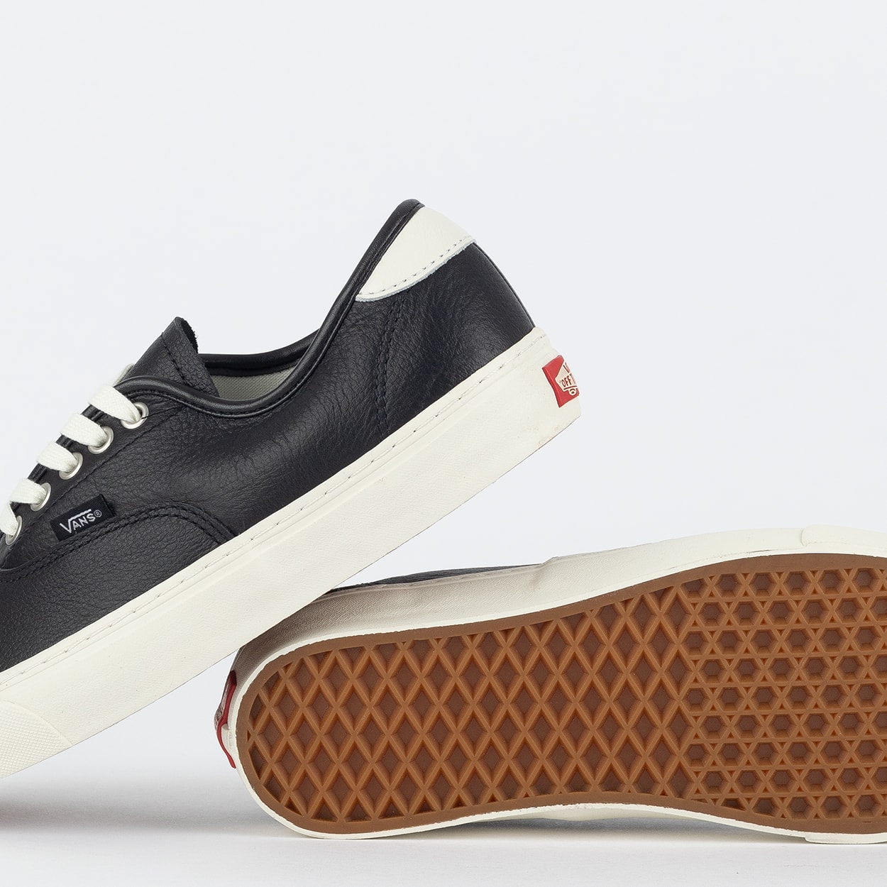 Tênis Vans Authentic Lux Black VN000CZKBLK Tênis Vans Authentic Lux Black VN000CZKBLK