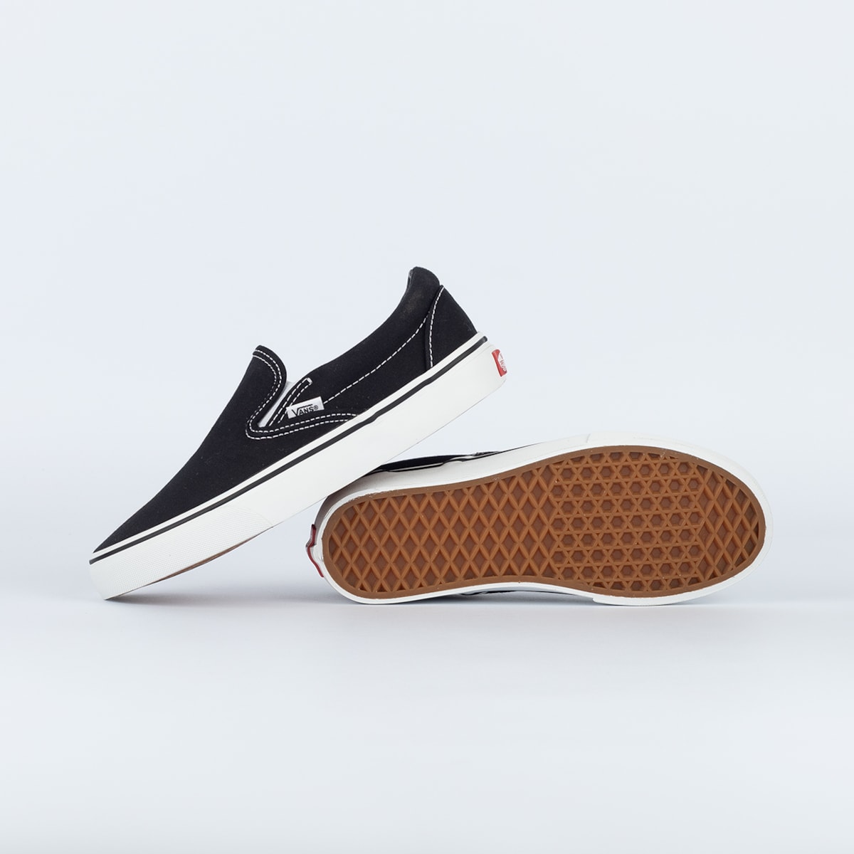 Tênis Vans Classic Slip On Black VN000EYEBLK - Main Image