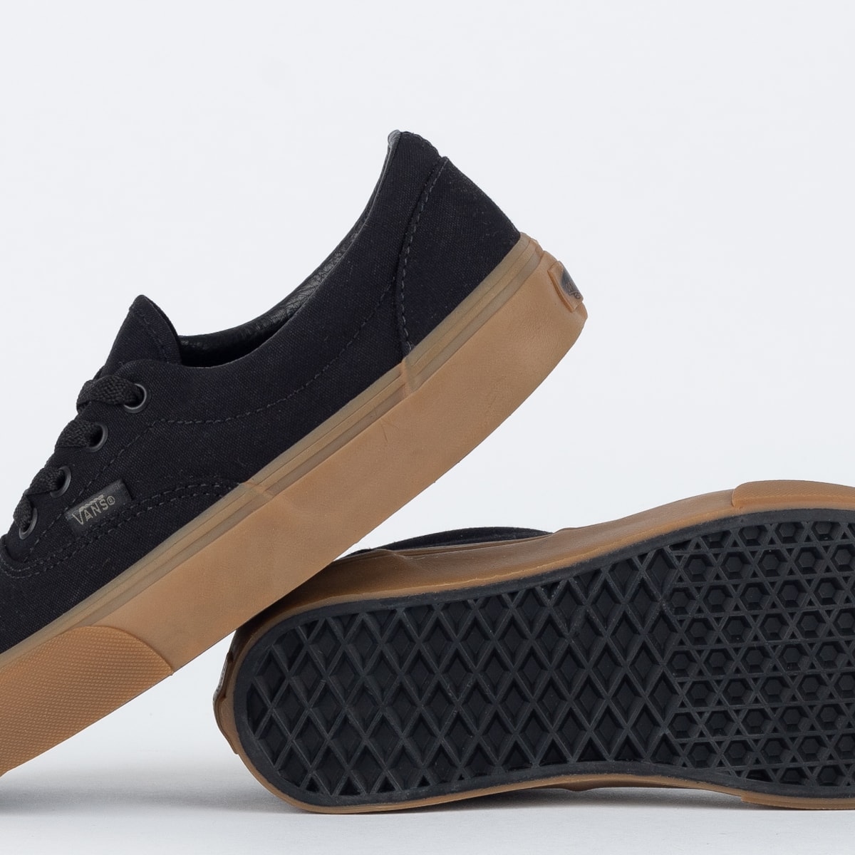 Tênis Vans Era Black Classic Gum VN000W3CDUM