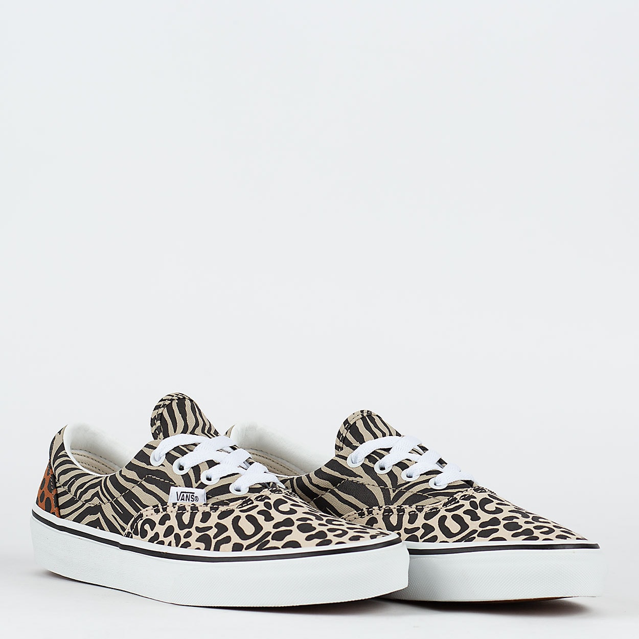 Tênis Vans Feminino Preto e Branco. Tênis da Vans online.