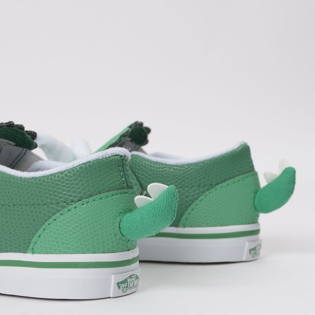 vans triceratops