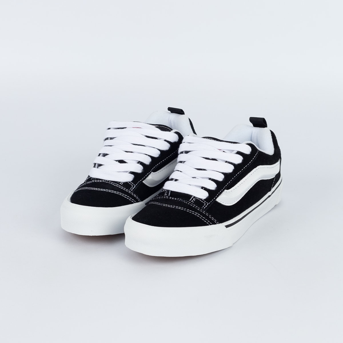 Tênis Vans Knu Skool Black True White VN0009QC6BT1