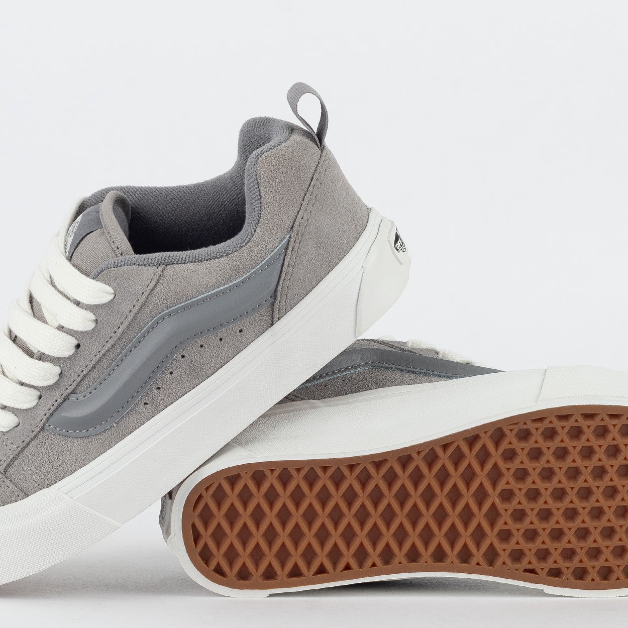 Tênis Vans Knu Skool Suede Gray VN000D6CBXC