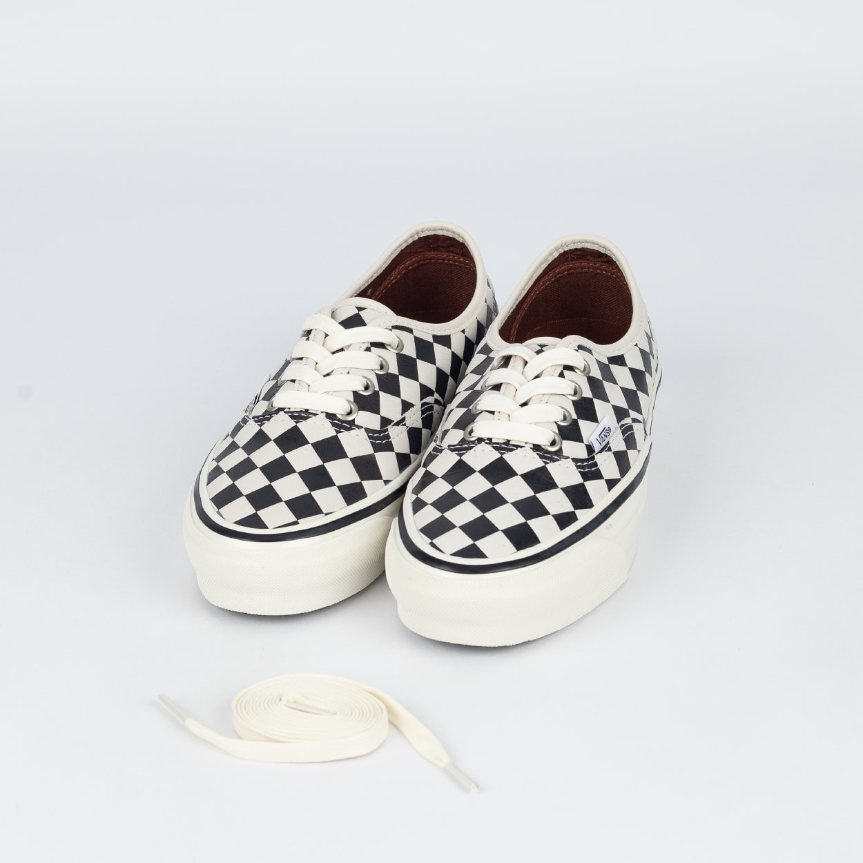 Tênis Vans LX Authentic 44 Diamond Check Black White VN000D9NBA2