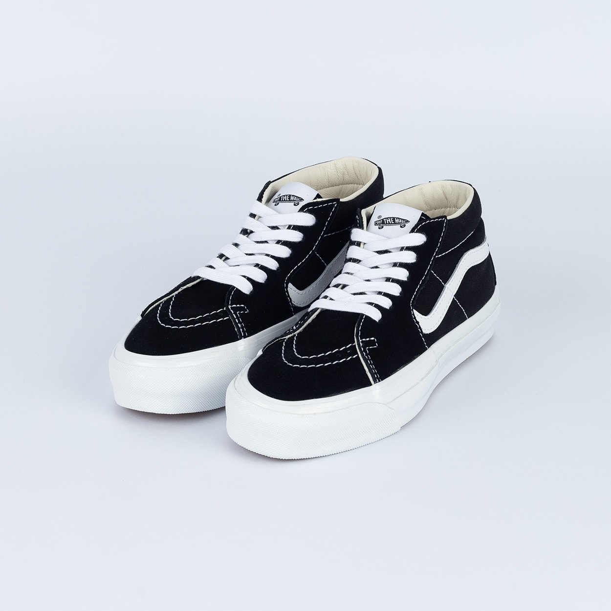 Tênis Vans LX Sk8-Mid Reissue 83 Black White VN000CQQBA2