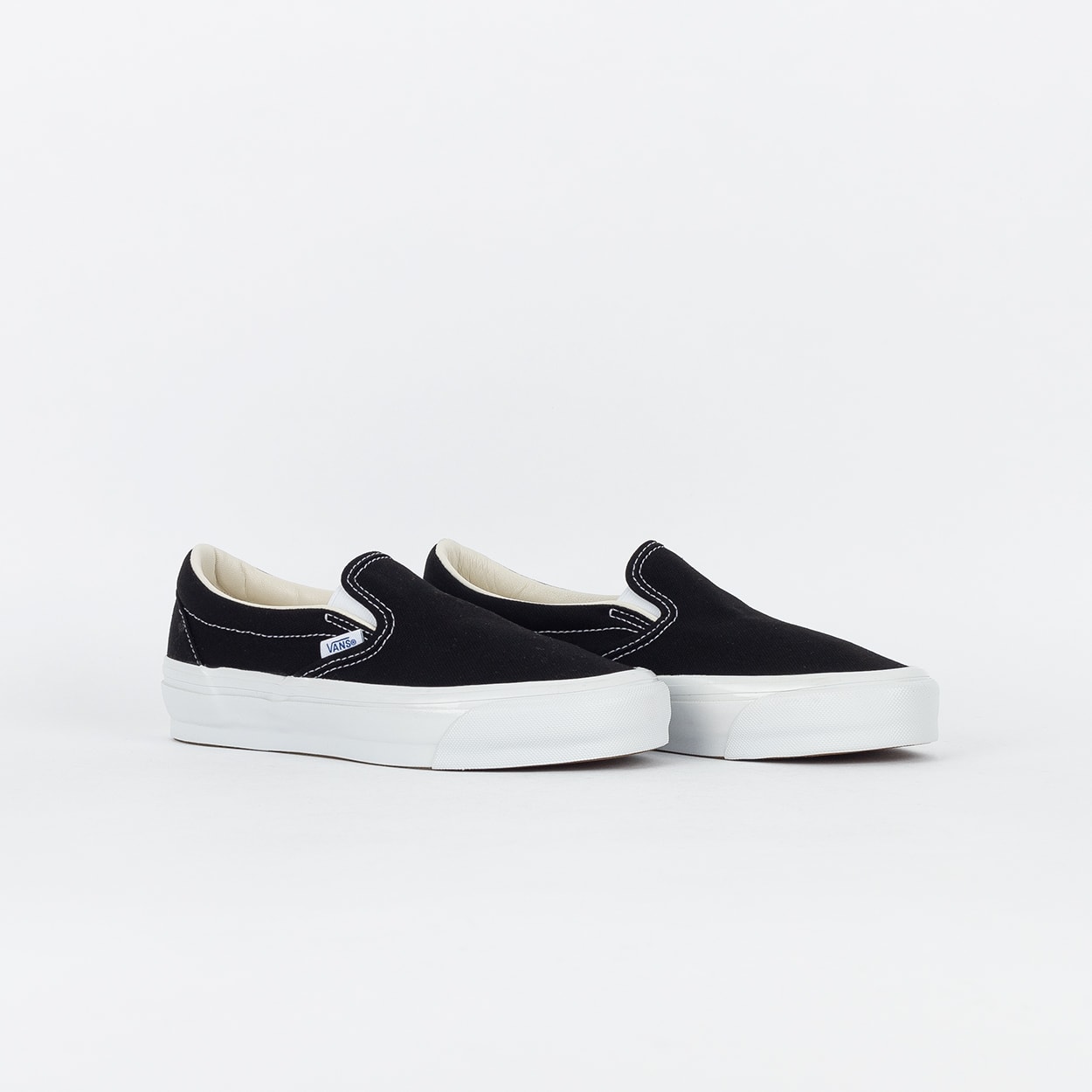 Tênis Vans LX Slip-On Reissue 98 Black White VN000CSEBA2