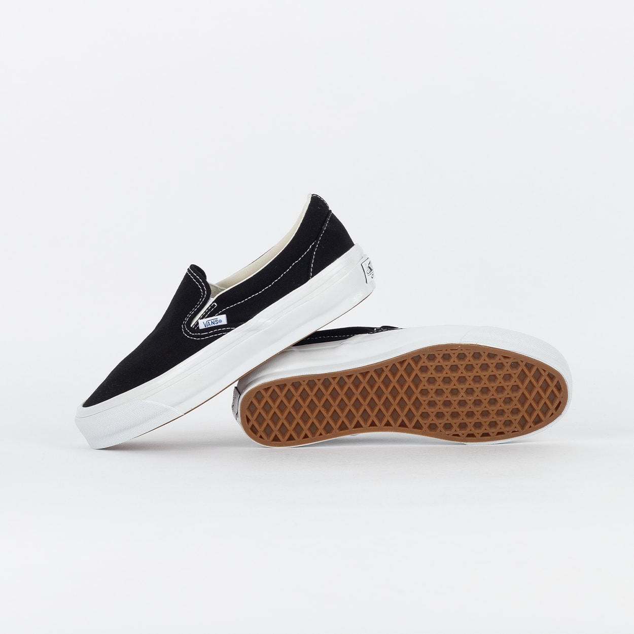 Tênis Vans LX Slip-On Reissue 98 Black White VN000CSEBA2