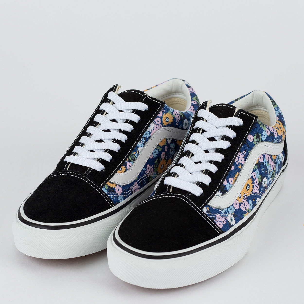 tenis vans preto floral