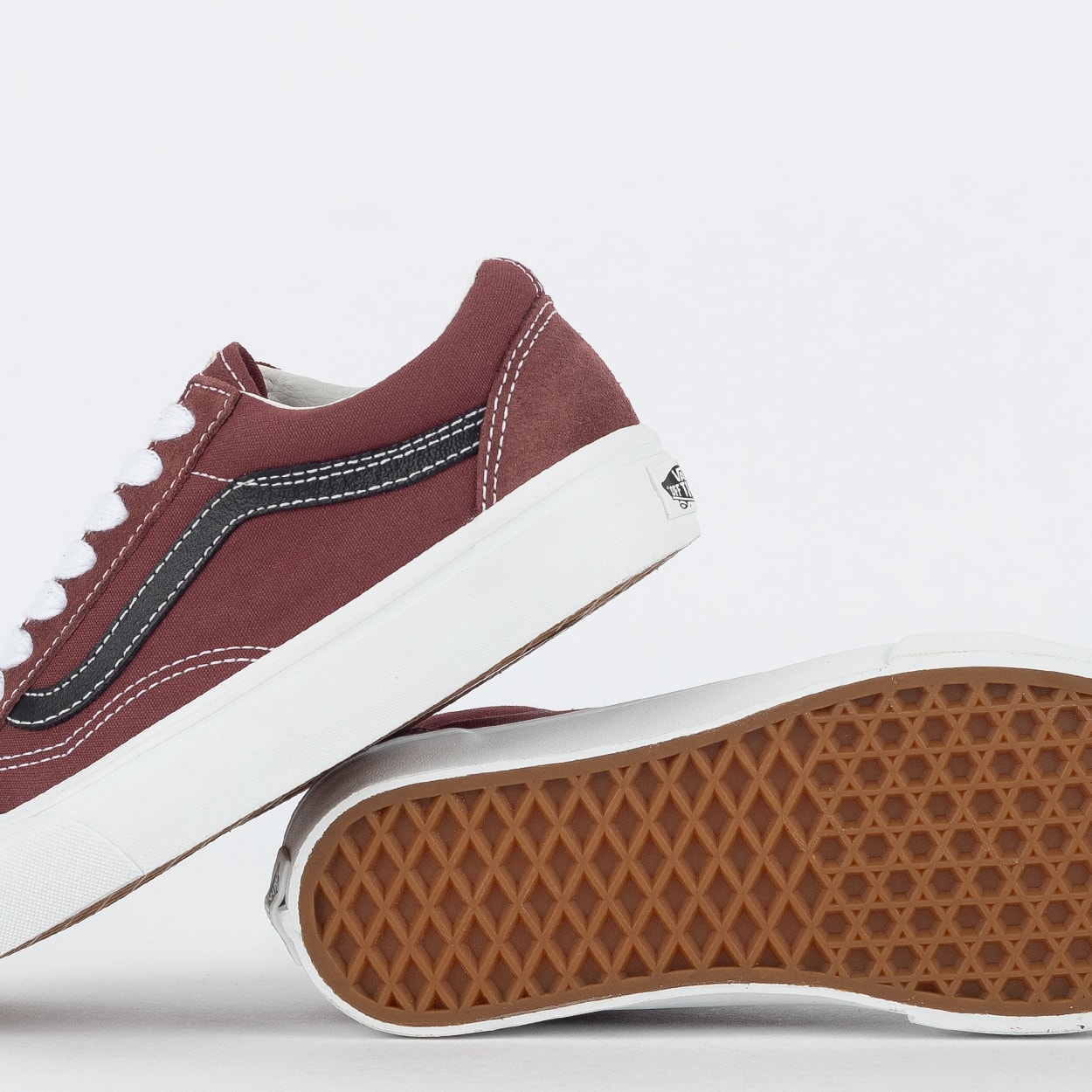 国内配送 VANS OLD SKOOL OVERSIZED LACE MADDER BROWN Vans Old Skool Oversized Lace Shoes Madder Brown - Billion