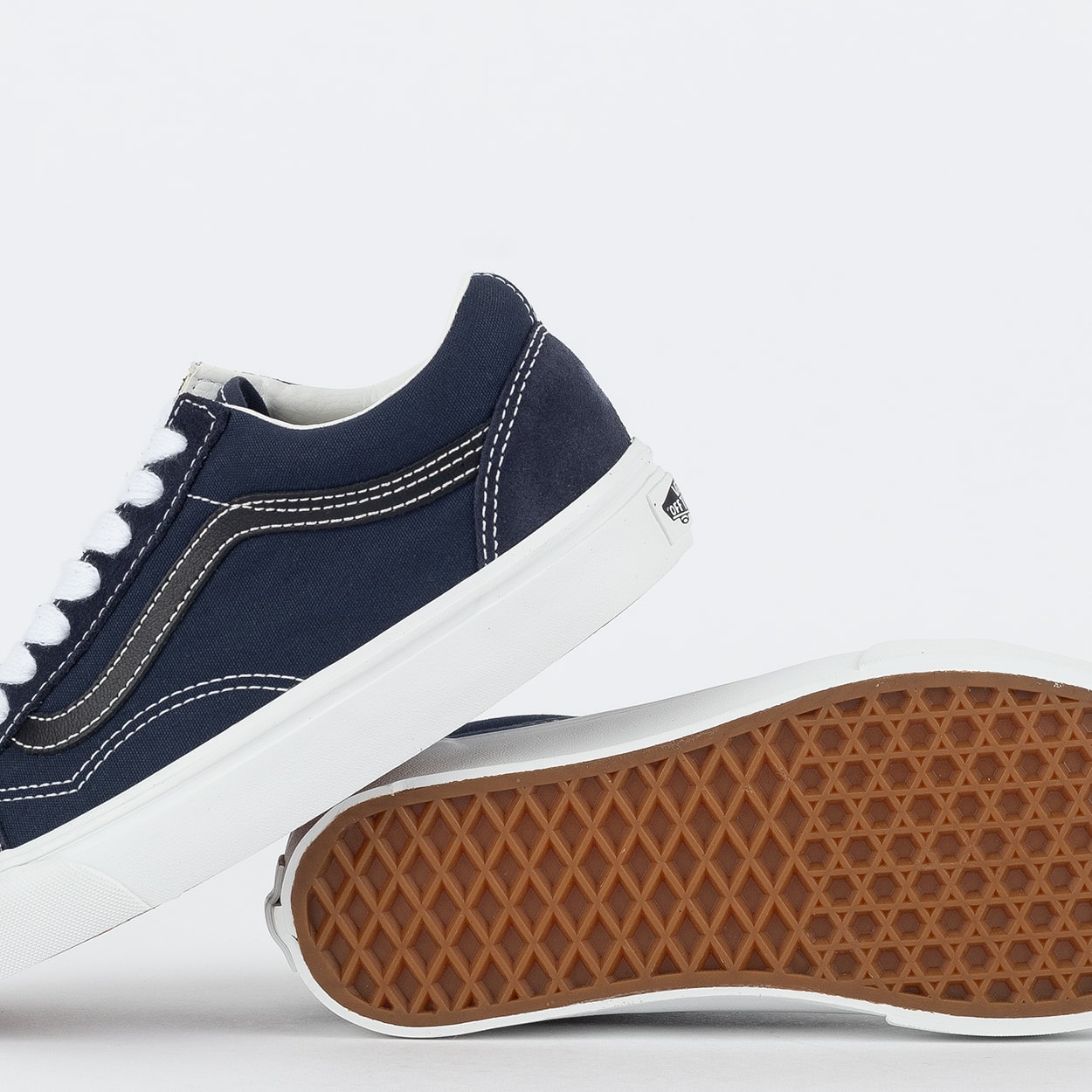 Tênis Vans Old Skool Oversized Lace Parisian Night VN0A2Z42JDU Tênis Vans Old Skool Oversized Lace Parisian Night VN0A2Z42JDU