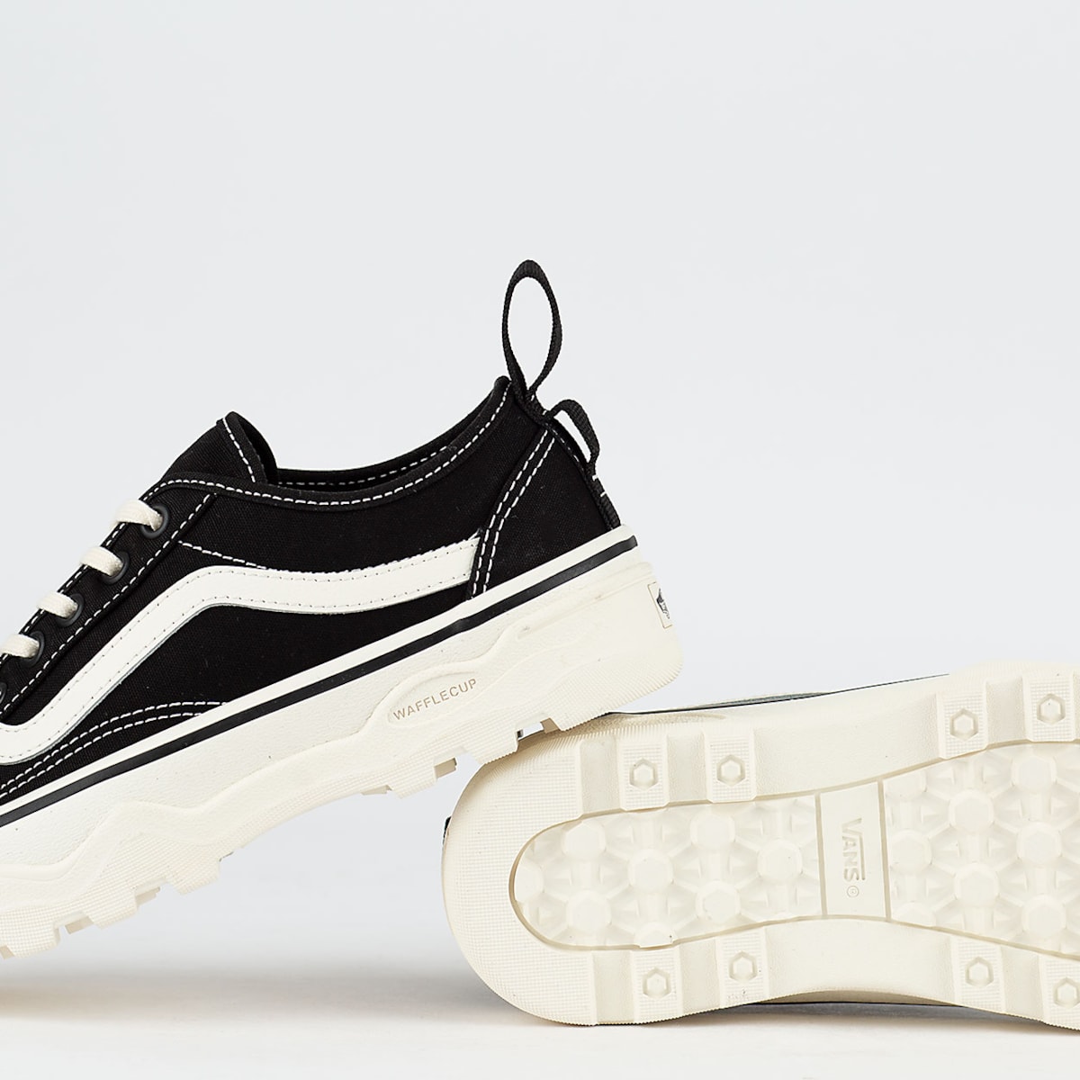 Tênis Vans Sentry Old Skool WC Canvas Black Marshmallow VN0A5KR3VQE