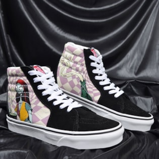 Tênis Vans Sk8 Hi The Nightmare Before Christimas Sallys Potion Nightmare VN0A4BV6TRO Tênis Vans Sk8 Hi The Nightmare Before Christimas Sallys Potion Nightmare VN0A4BV6TRO
