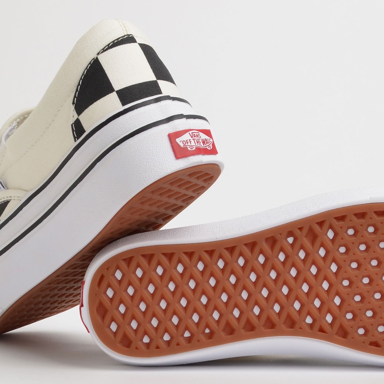 Tênis Vans Super Comfycush Slip On Big Classics Checker Black Off White  VN0A4U1FXT4 na Loja Virus 41