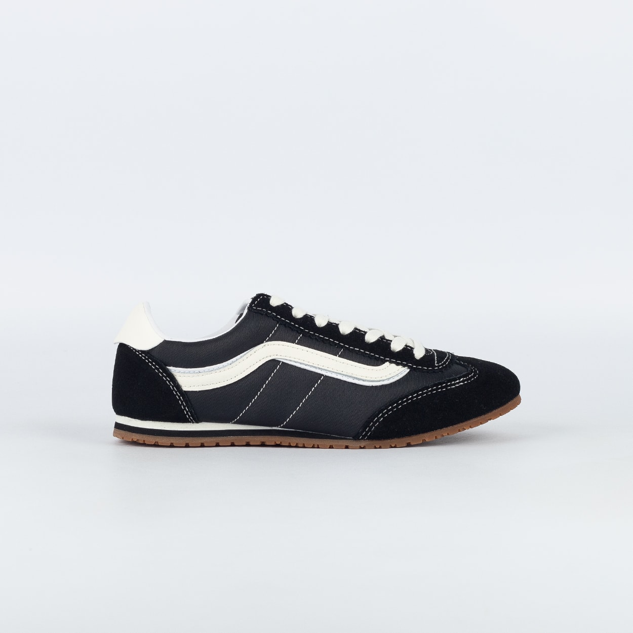 Tênis Vans Super Lowpro Lace Black White VN000D83BZW