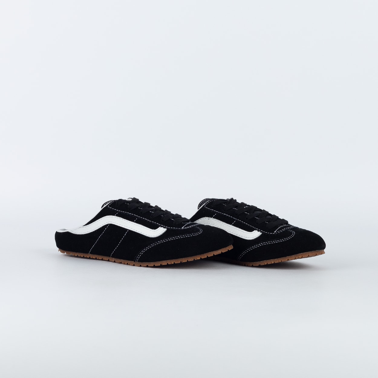 Tênis Vans Super Lowpro Mule Black White VN000EEWBA2