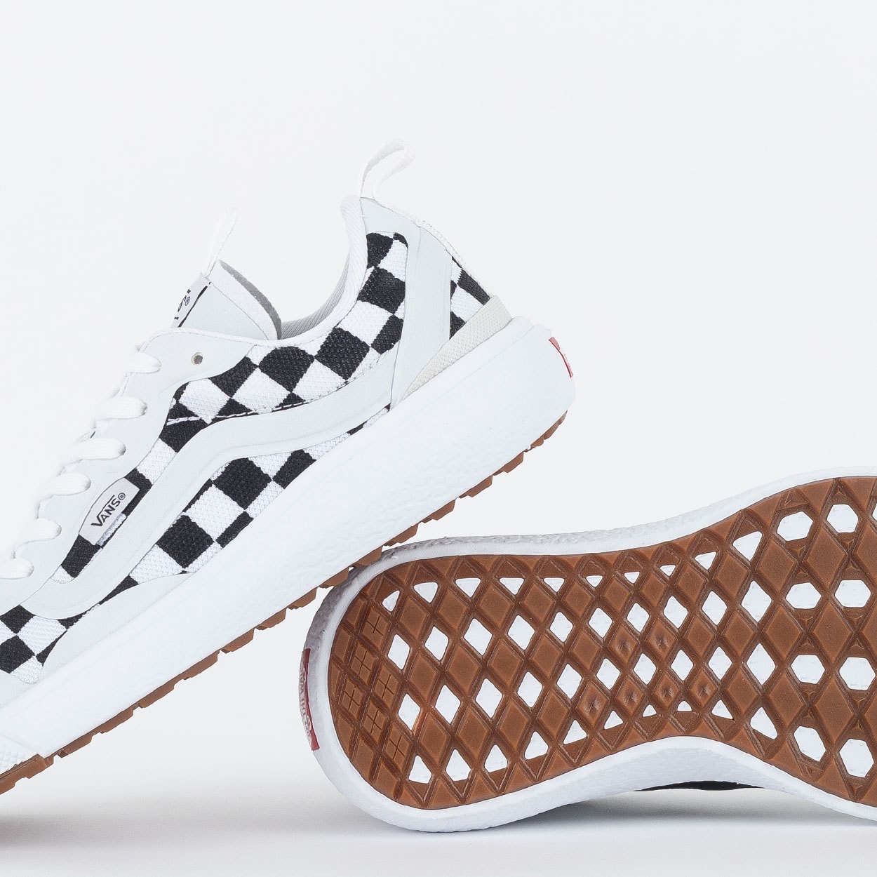 Tênis Vans Ultrarange EXO Checkerboard True White Black VN0A4U1K27I
