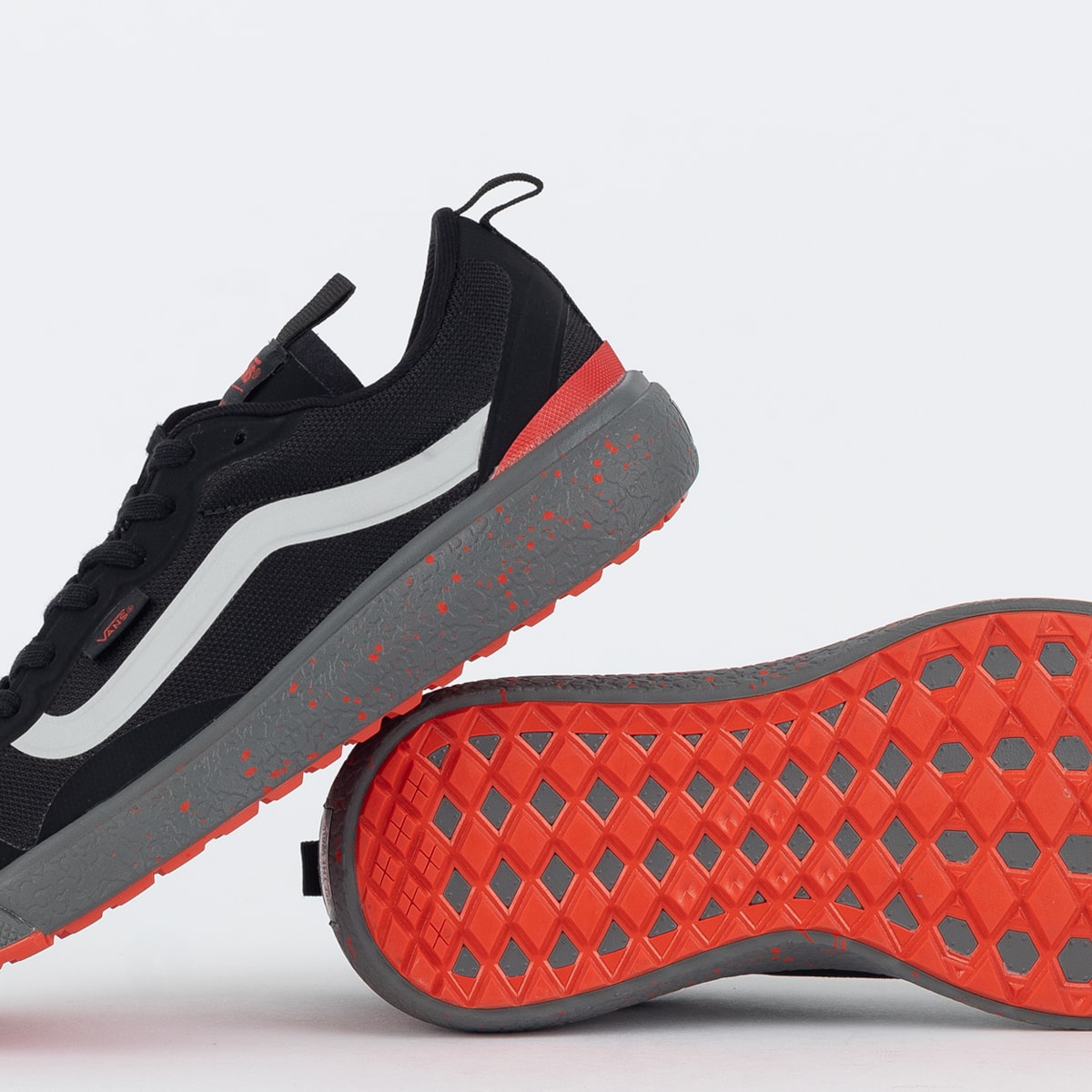 Tênis Vans Ultrarange EXO MTE Gray Red VN000CWCBGI