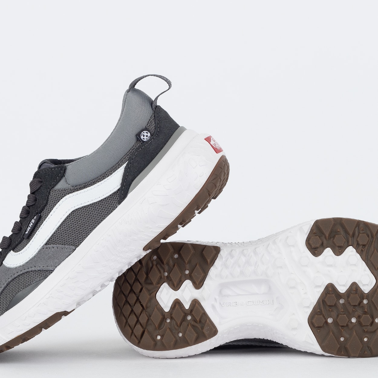 Tênis Vans Ultrarange Neo VR3 Asphalt White VN000BCERP9