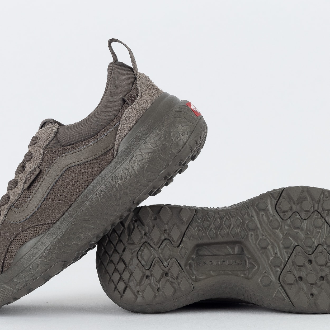 Tênis Vans Ultrarange Neo VR3 Mono Bungee Cord VN000CWE9JC