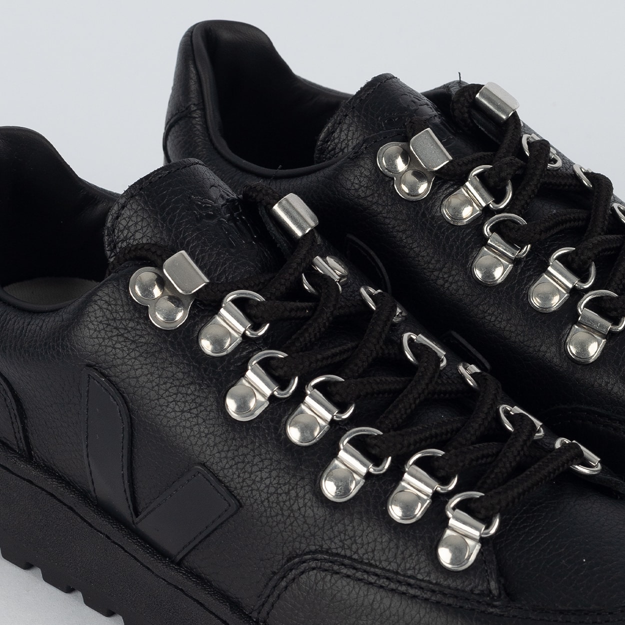 Tênis Veja Atlas Leather Full Black AT0221944
