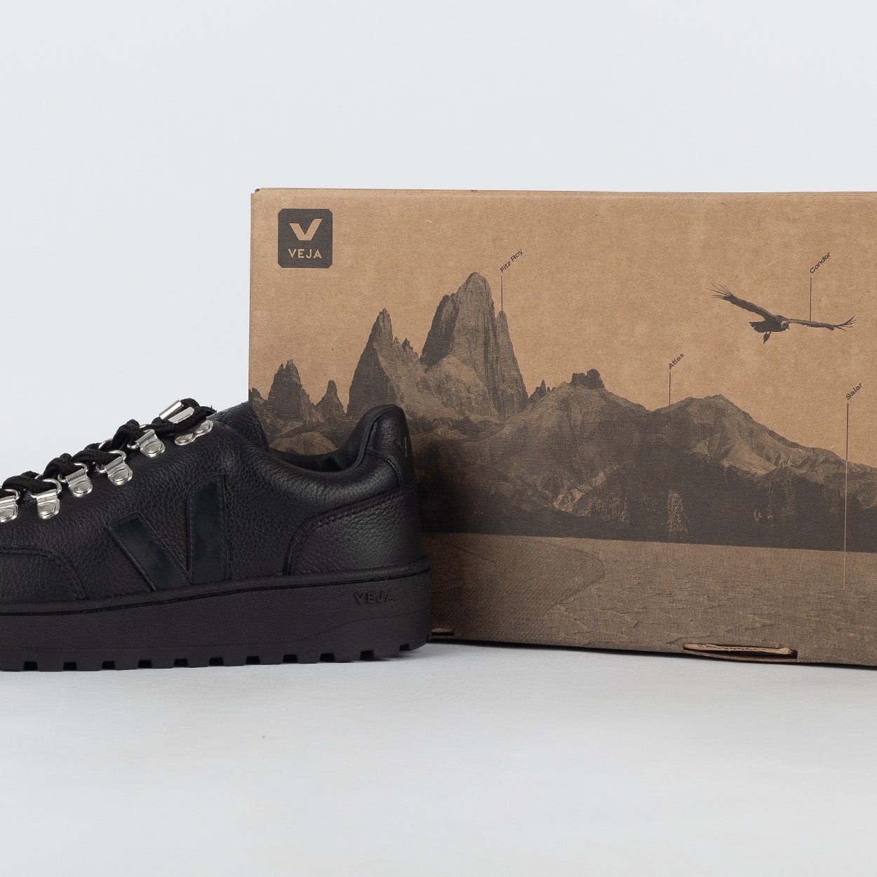 VEJAスニーカー♡ Tênis Veja Atlas Leather Full Black AT0221944