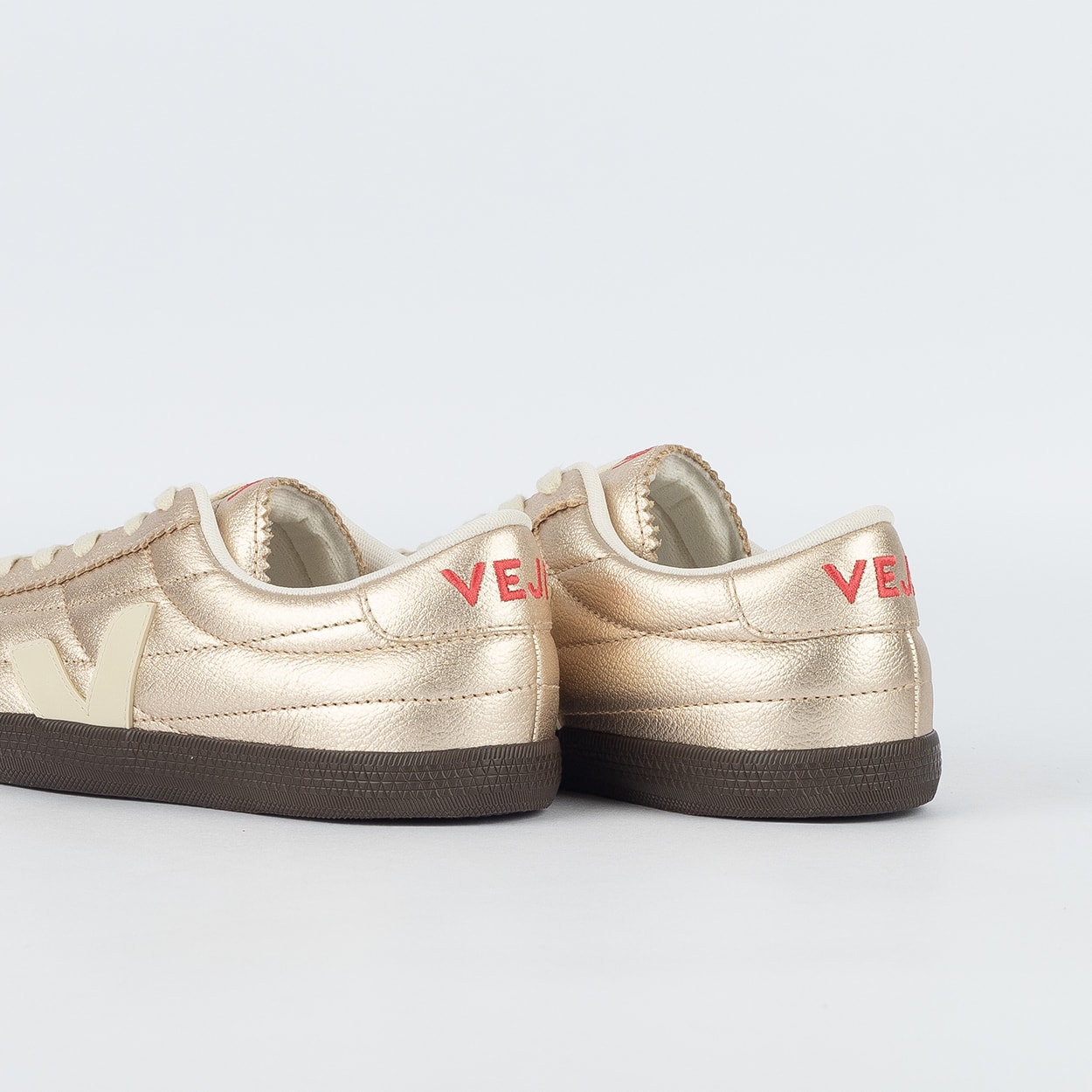 Tênis Veja Panenka O.T. Leather Platine Pierre Eagle FU2021377