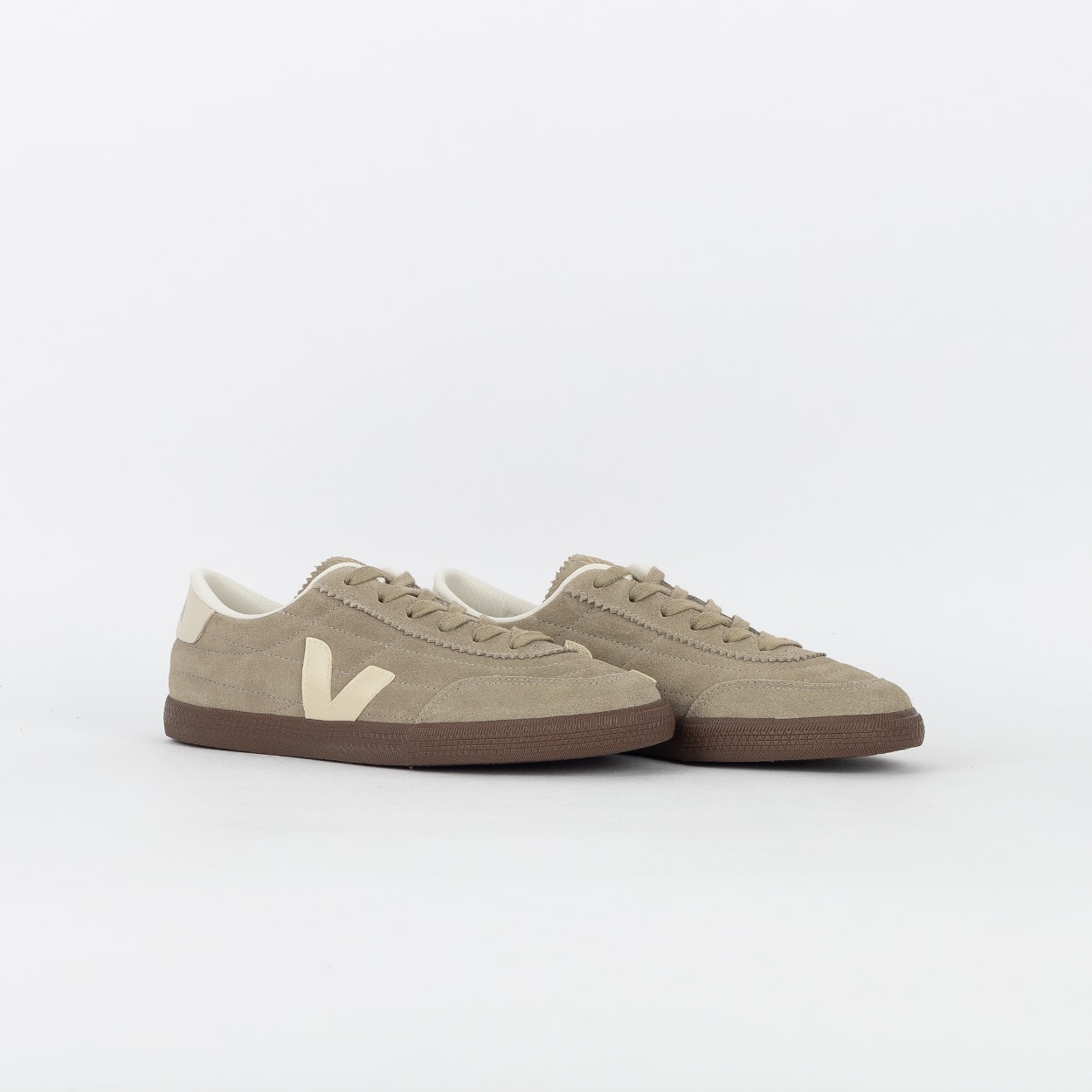 Tênis Veja Panenka Suede Bastille Taupe Pierre Bark FU0320901