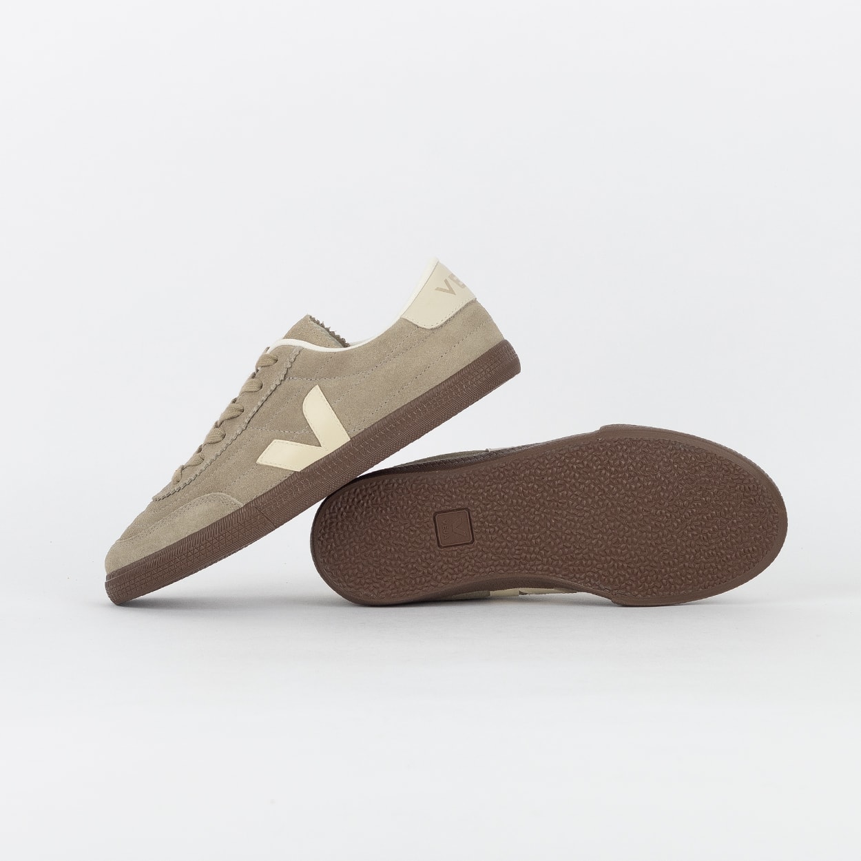 Tênis Veja Panenka Suede Bastille Taupe Pierre Bark FU0320901
