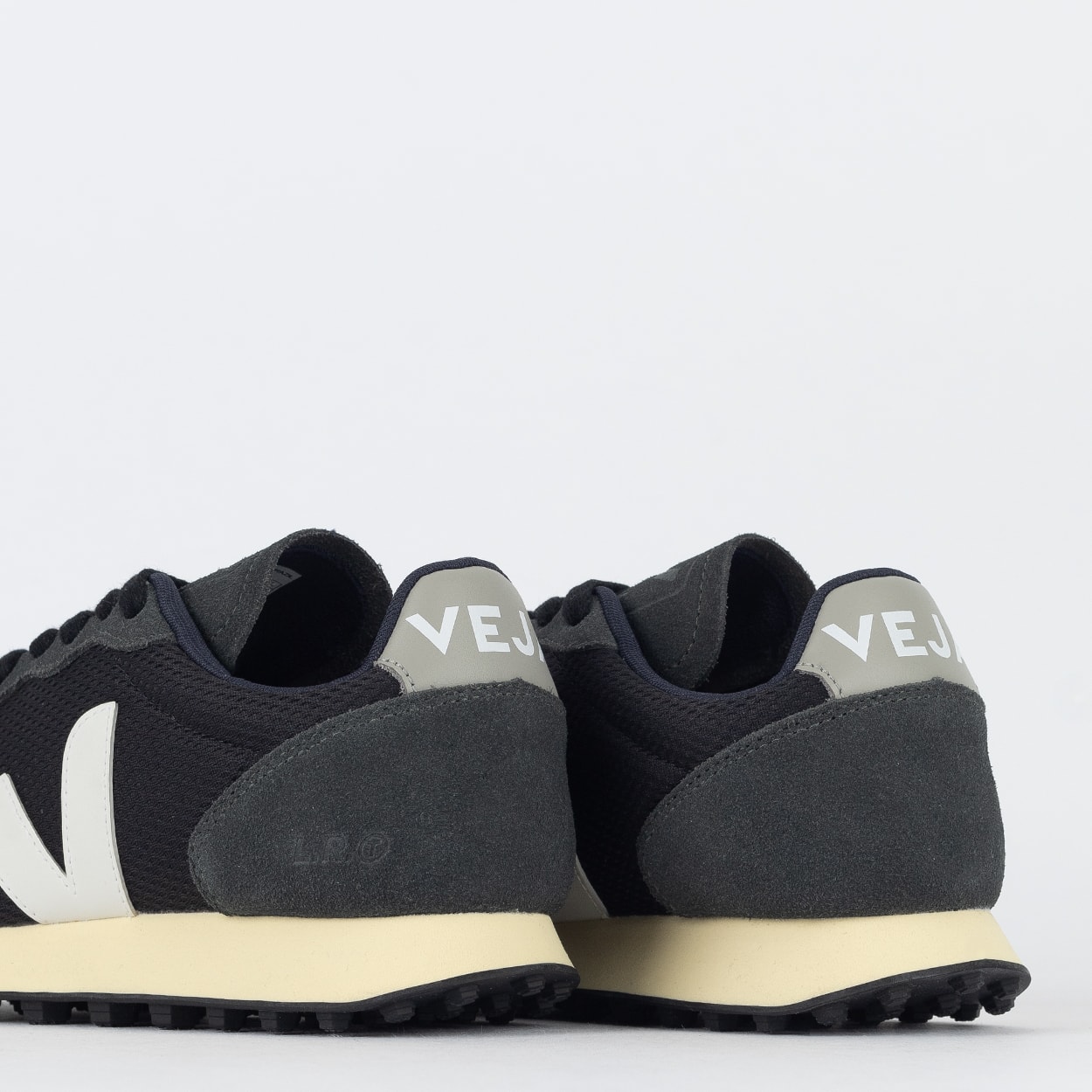 Tênis Veja Rio Branco Alveomesh Black White Oxford Grey RB0102367