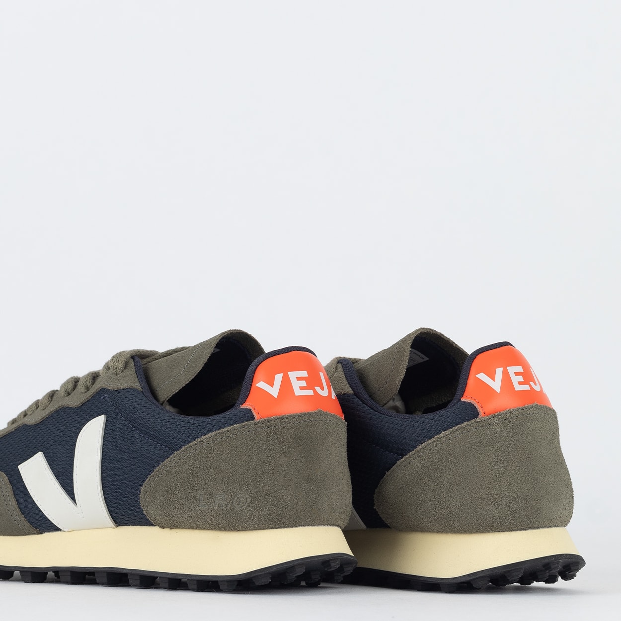 Tênis Veja Rio Branco Alveomesh Nautico White Orange Fluo