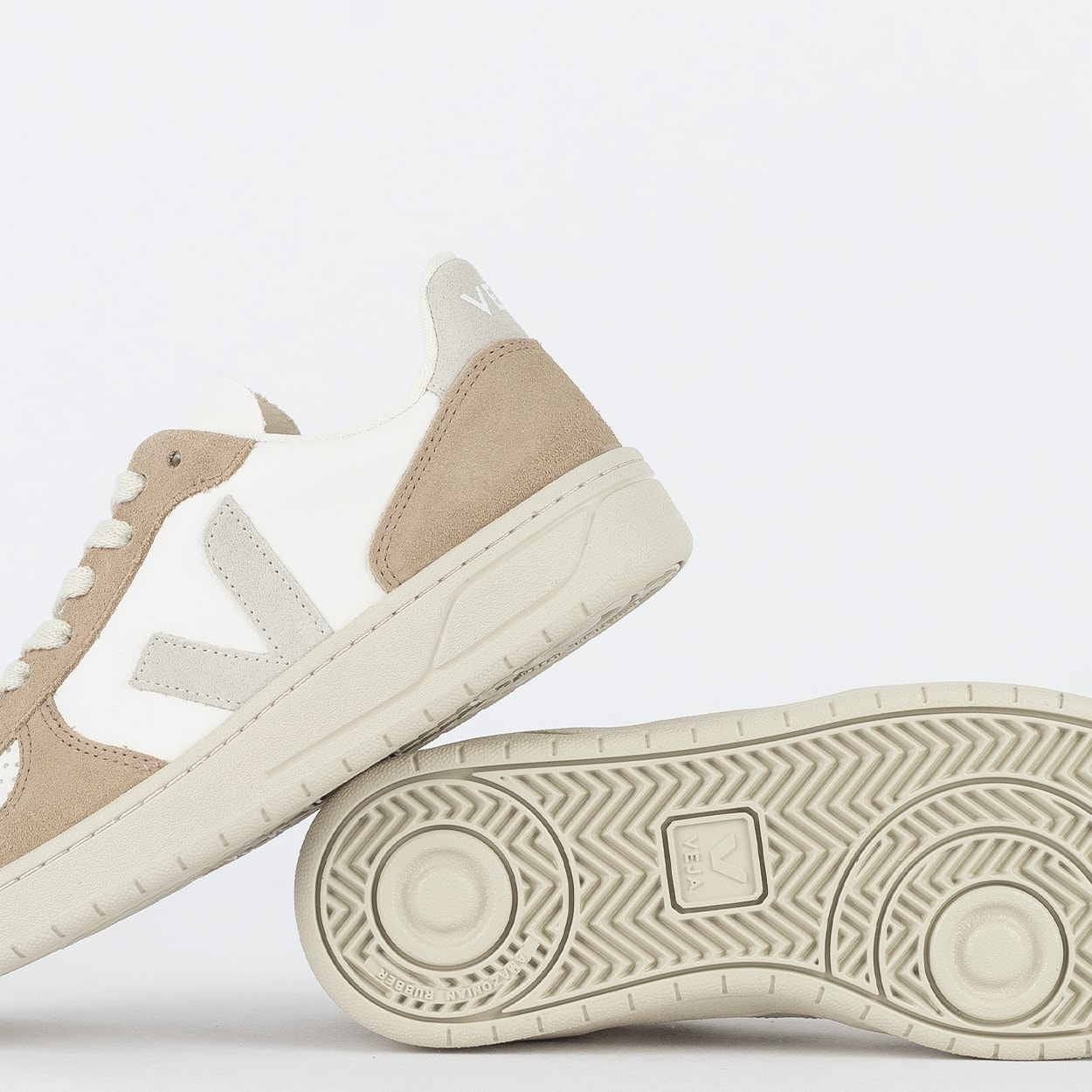 Tênis Veja V-10 Chromefree Leather Extra White Natural Sahara