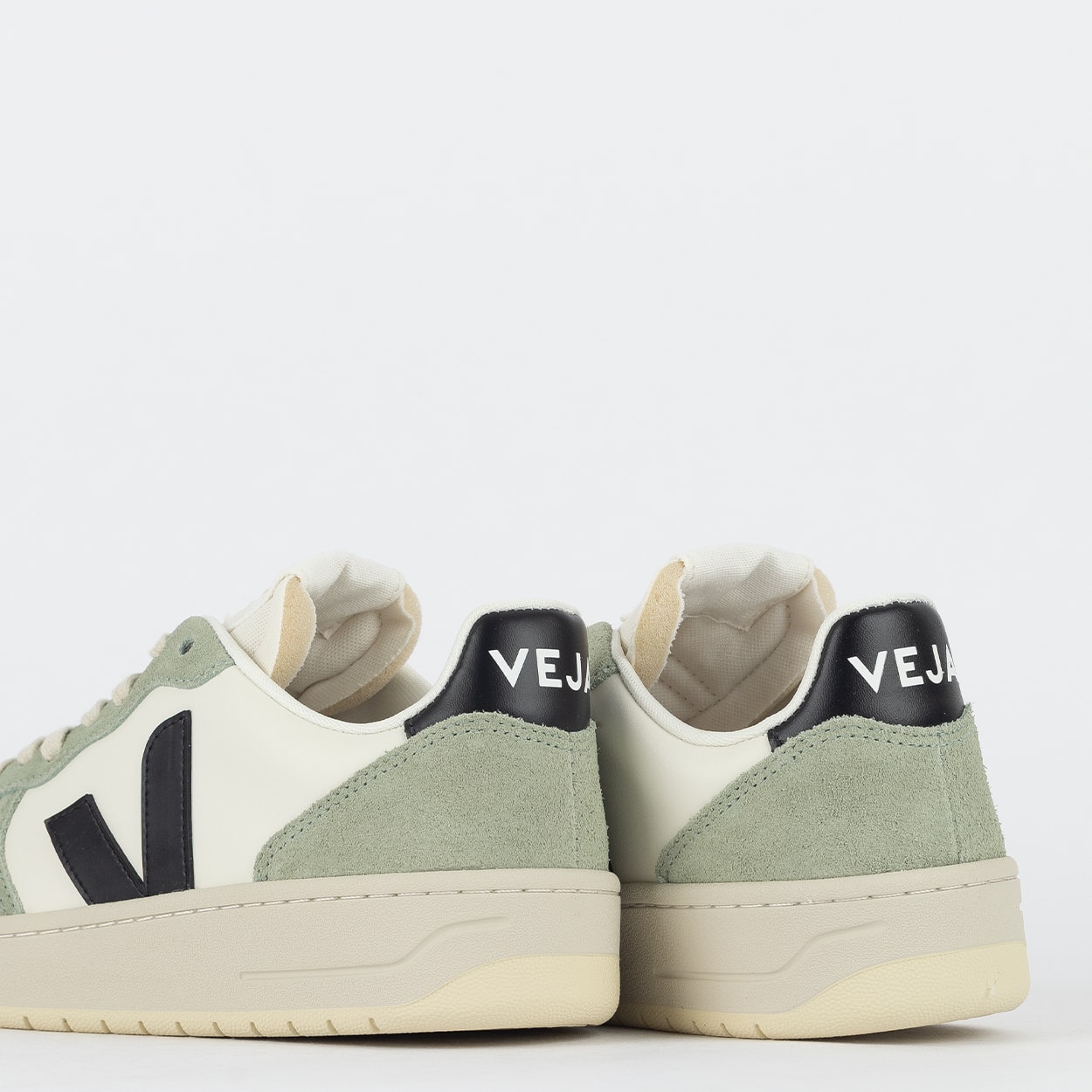 Tênis Veja V-10 Leather Pure Black Clay VI0220500