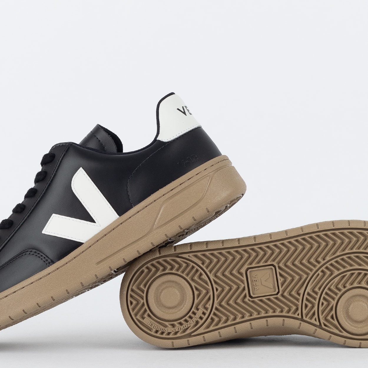 Tênis Veja V-12 Leather Black White Dune XD0203638