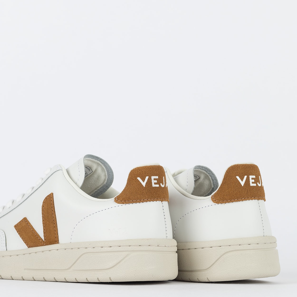 Tênis Veja V-12 Leather Extra White Camel XD0202322