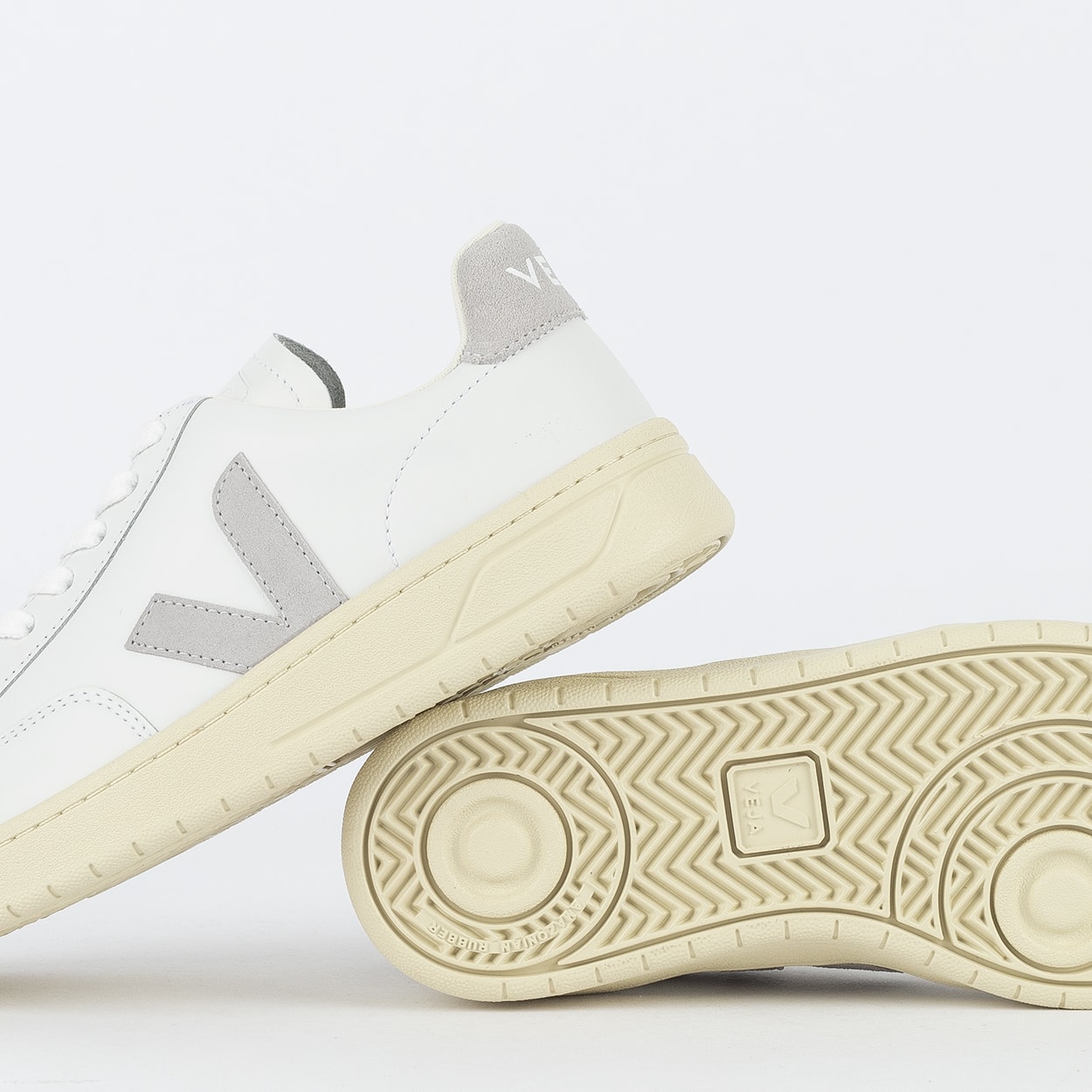 Tênis Veja V-12 Leather Extra White Light Grey XD0203484