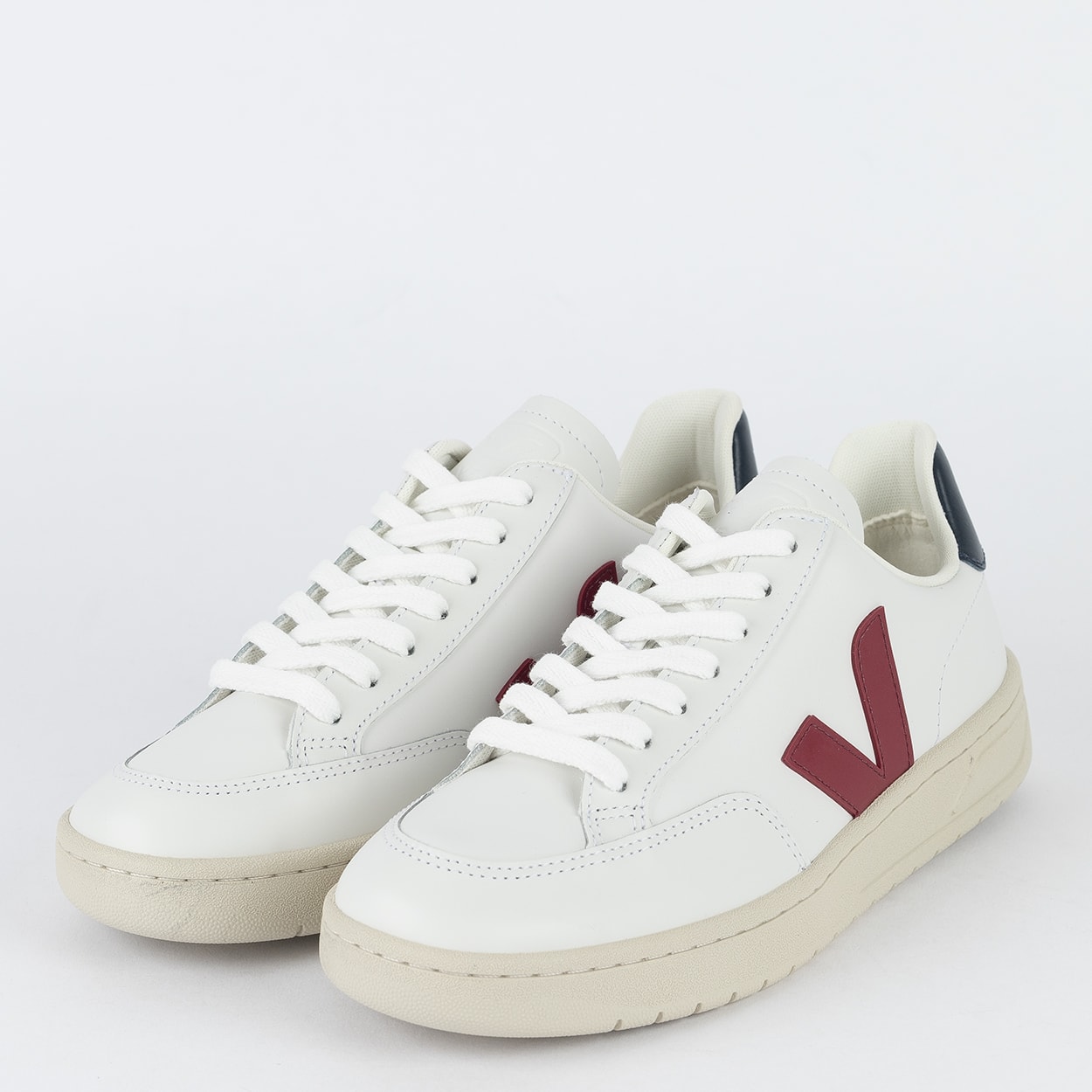 和 Tênis Veja V-12 Leather Extra White Marsala Nautico XD0201955