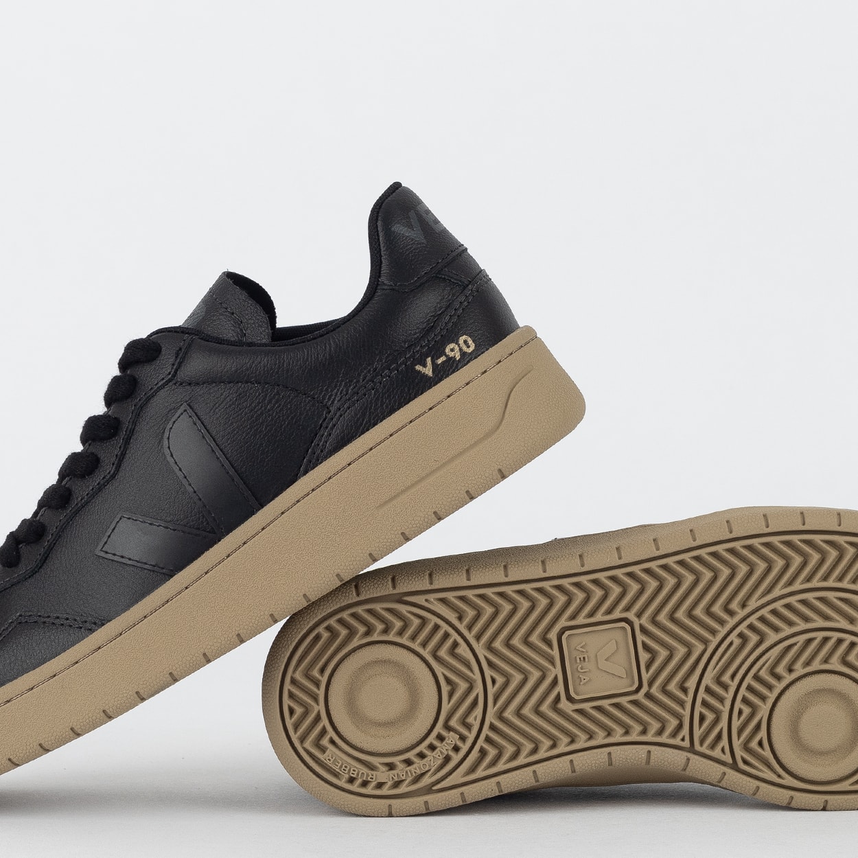 we are win tairige  DECADE ブラック Tênis Veja V-90 O.T. Leather Black Black Dune VD2003896