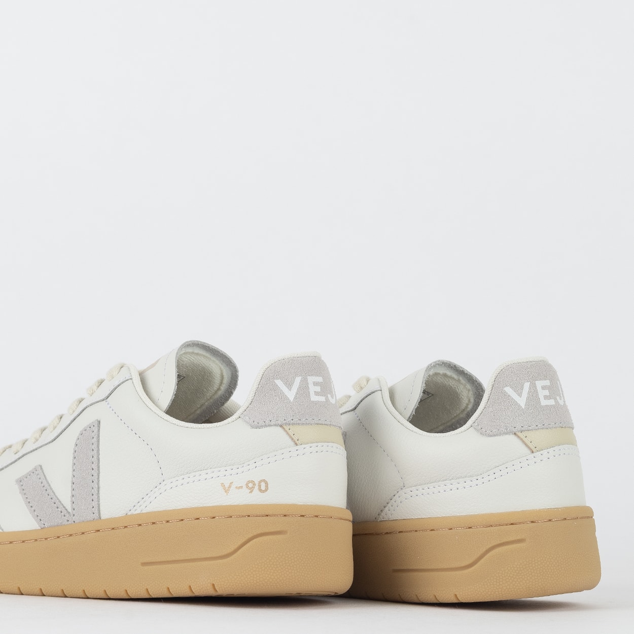 Tênis Veja V-90 O.T. Leather Extra White Light Grey Natural