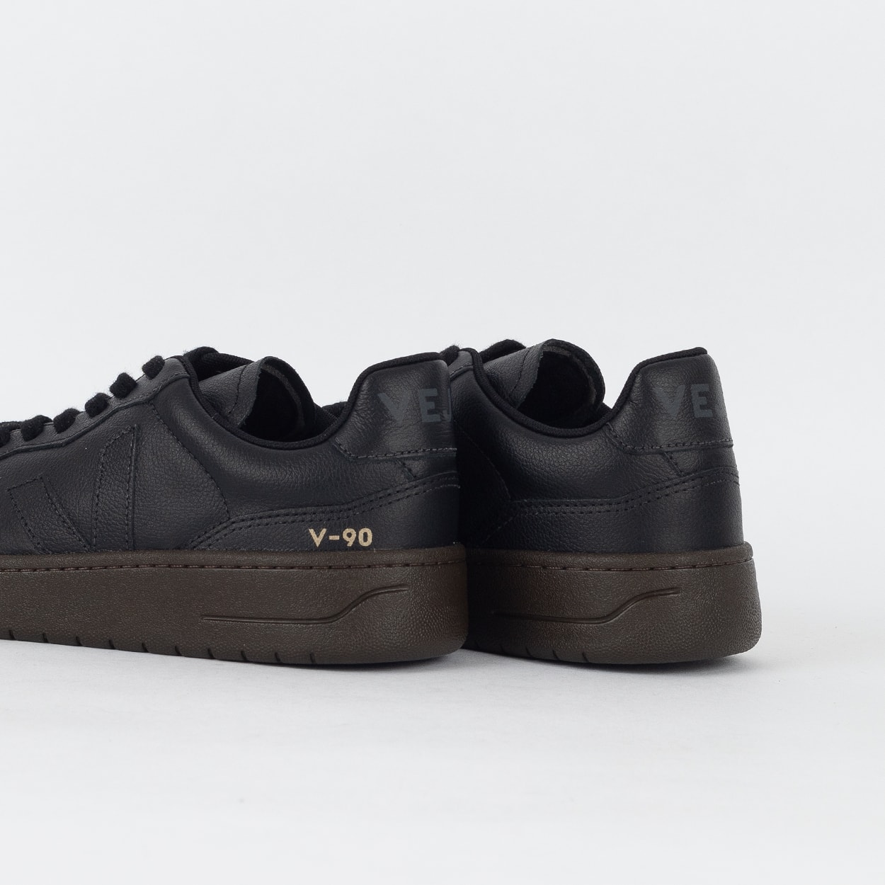 Tênis Veja V-90 O.T. Leather Full Black Eagle VD2020932