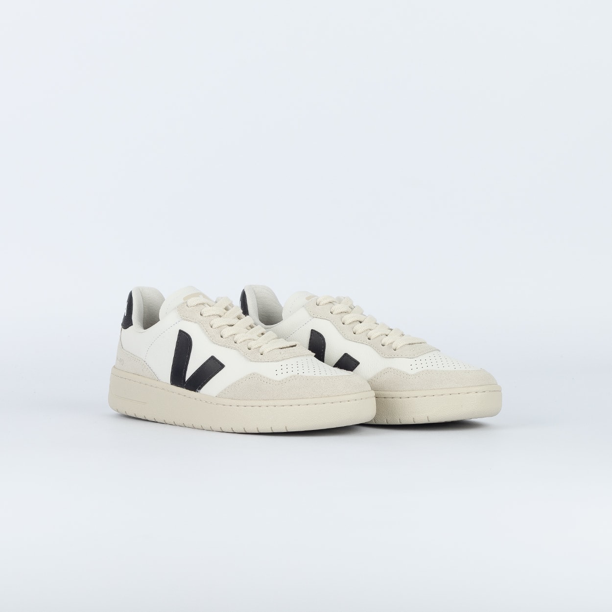 Tênis Veja V-90 O.T. Leather White Black VD2021061