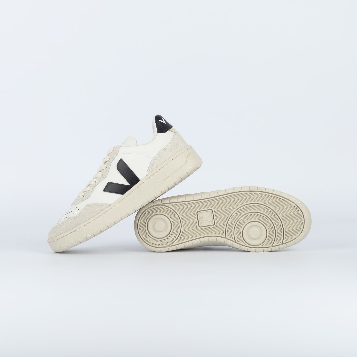 Tênis Veja V-90 O.T. Leather White Black VD2021061