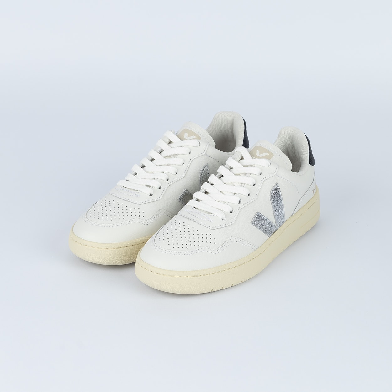 Tênis Veja V-90 O.T. Leather White Silver Black VD2020910