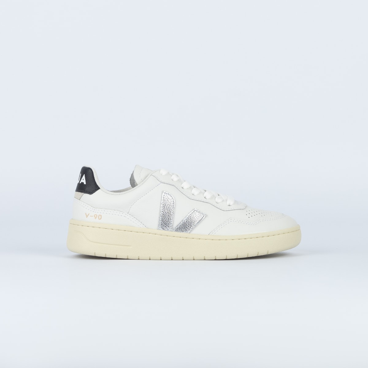 Scarpe Veja V-90 VD2020910A In Pelle Biologica: Sneakers Unisex In Pelle Morbida E Sottile Dall'Uruguay, Produzione Sostenibile - Modello Esclusivo
