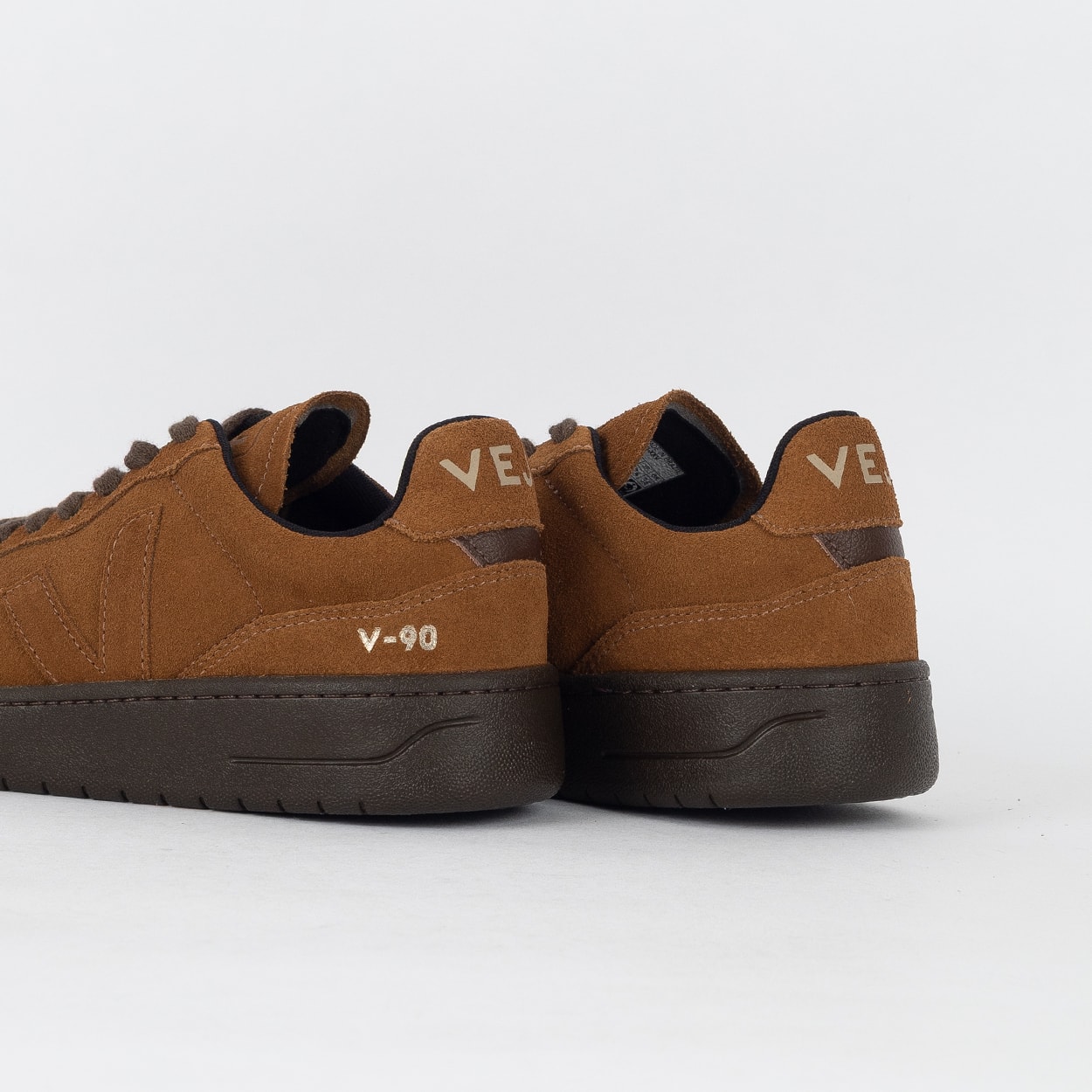 Tênis Veja V-90 Suede Full Cognac Eagle VD0320929